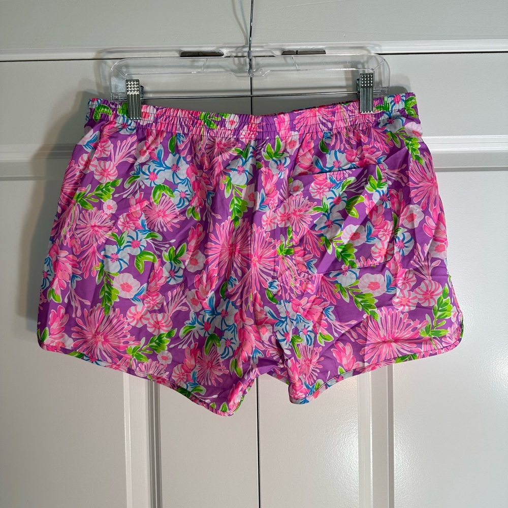 Lilly Pulitzer Luxletic Run Around Short Size Large - Picture 2 of 3